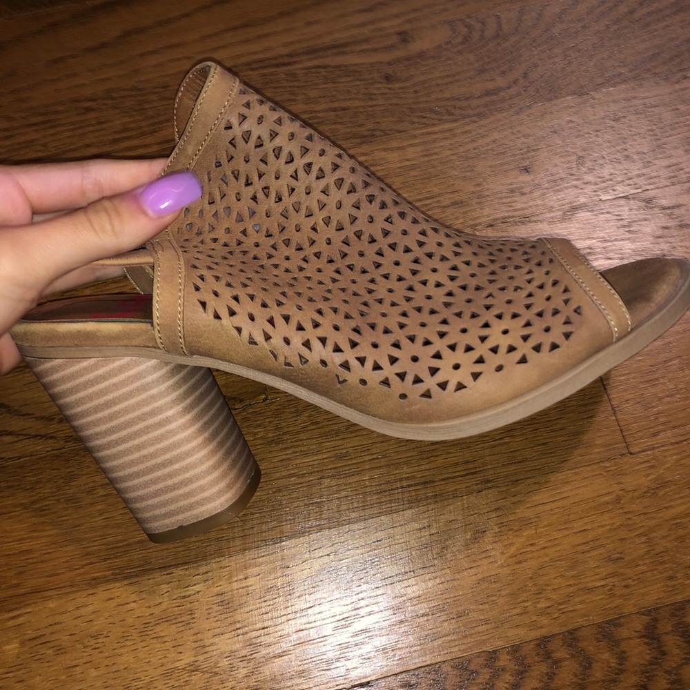 Tan heels